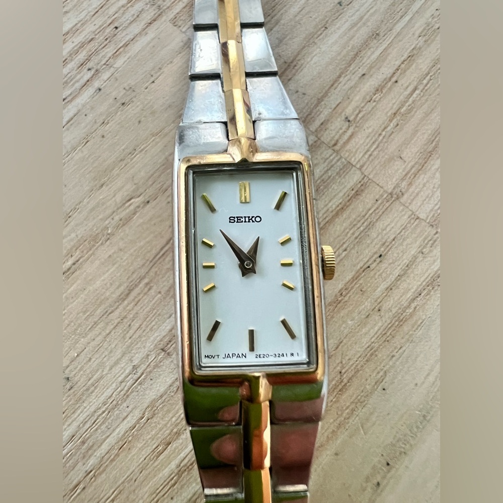Seiko Ladies white Rectangular Dial two toned dress watch NEW BATTERY